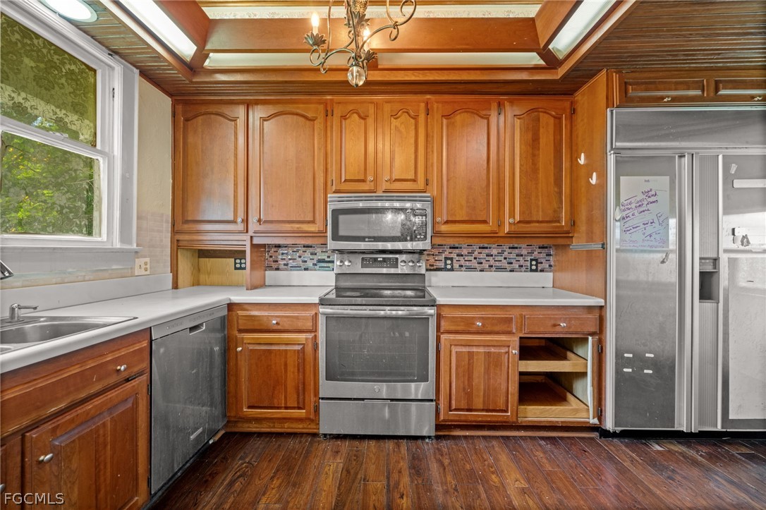 3 Bed SingleFamilyResidence for Sale in Bayshore Park, FL — photo 14