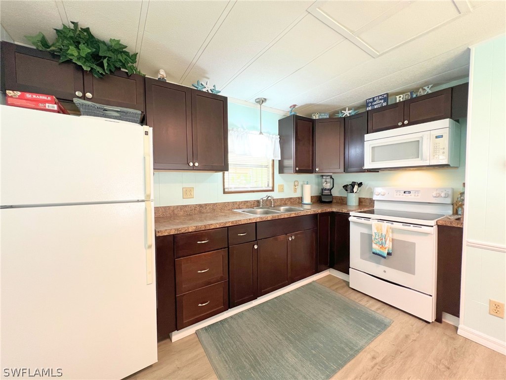 2 Bed ManufacturedHome for Sale in Naples, FL, $105,000 — photo 14