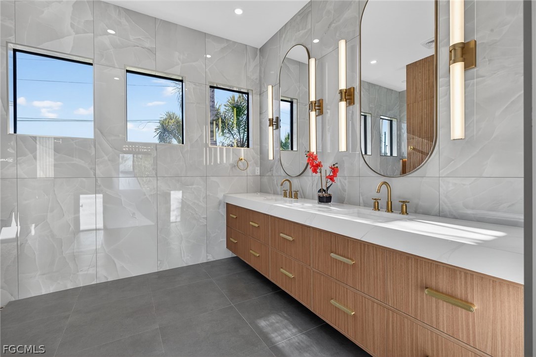 5 Bed Pool Home for Sale in Cape Coral, photo 14