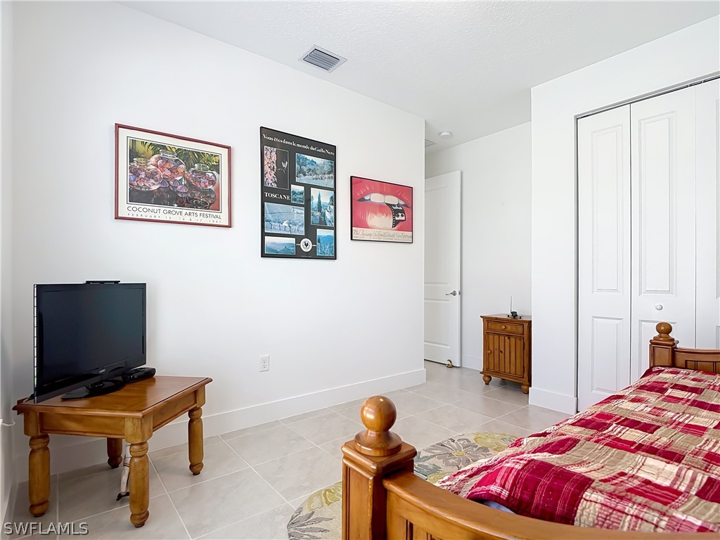 3 Bed SingleFamilyResidence for Sale in Silverwood, FL — photo 14