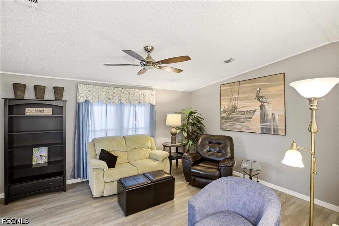 2 Bed ManufacturedHome for Sale in Pine Island Cove, photo 14