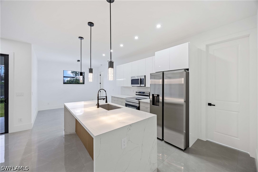 4 Bed SingleFamilyResidence for Sale in Lehigh Acres, photo 14