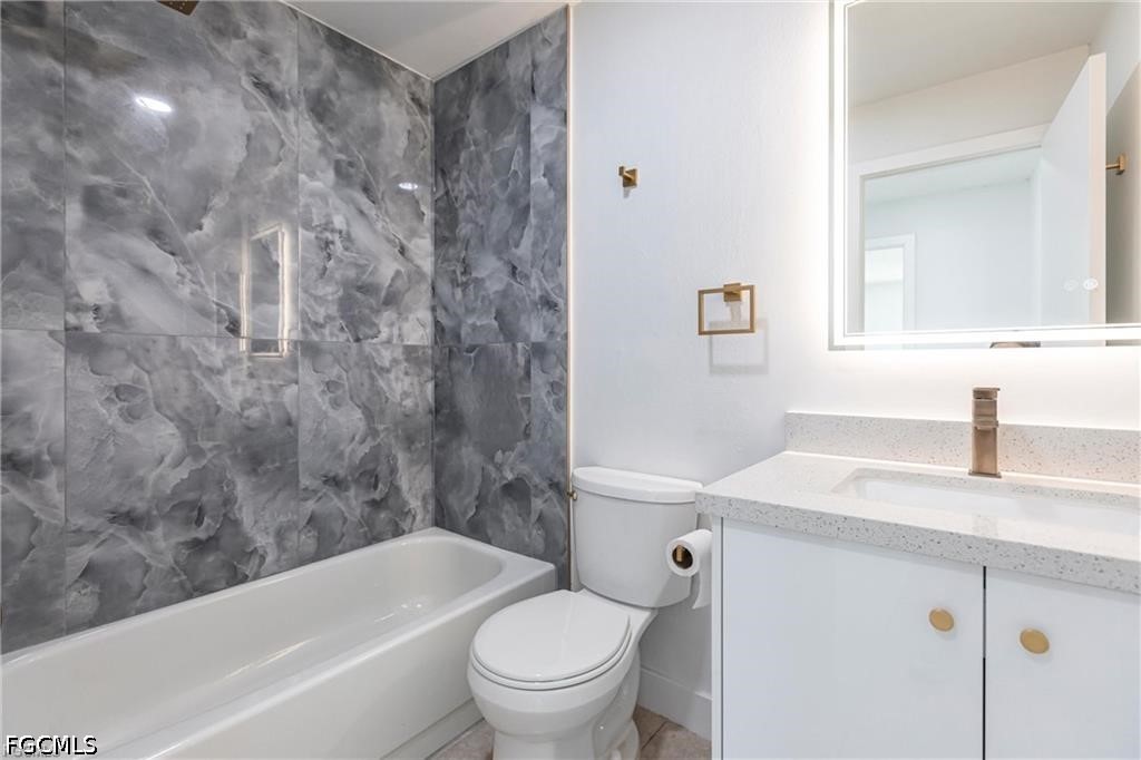 2 Bed SingleFamilyResidence for Sale in Cape Coral, photo 14