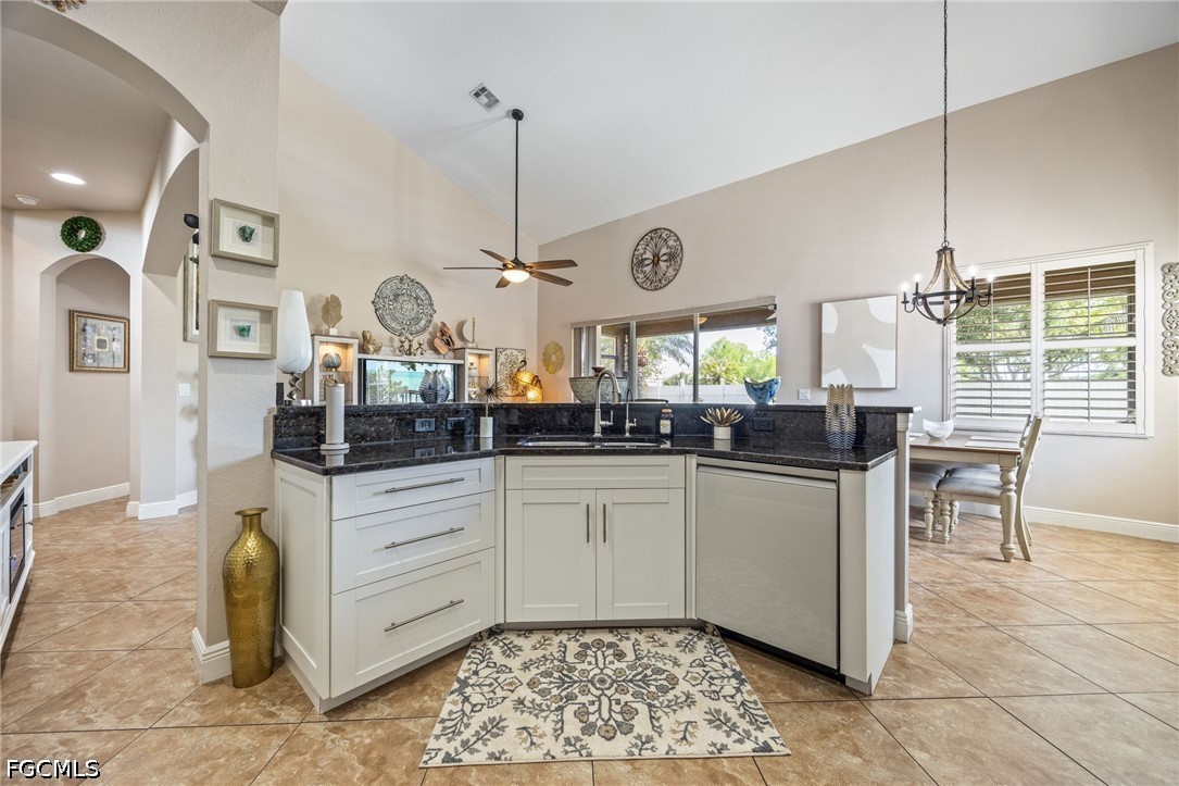 4 Bed SingleFamilyResidence for Sale in Cypress Cay, FL — photo 14
