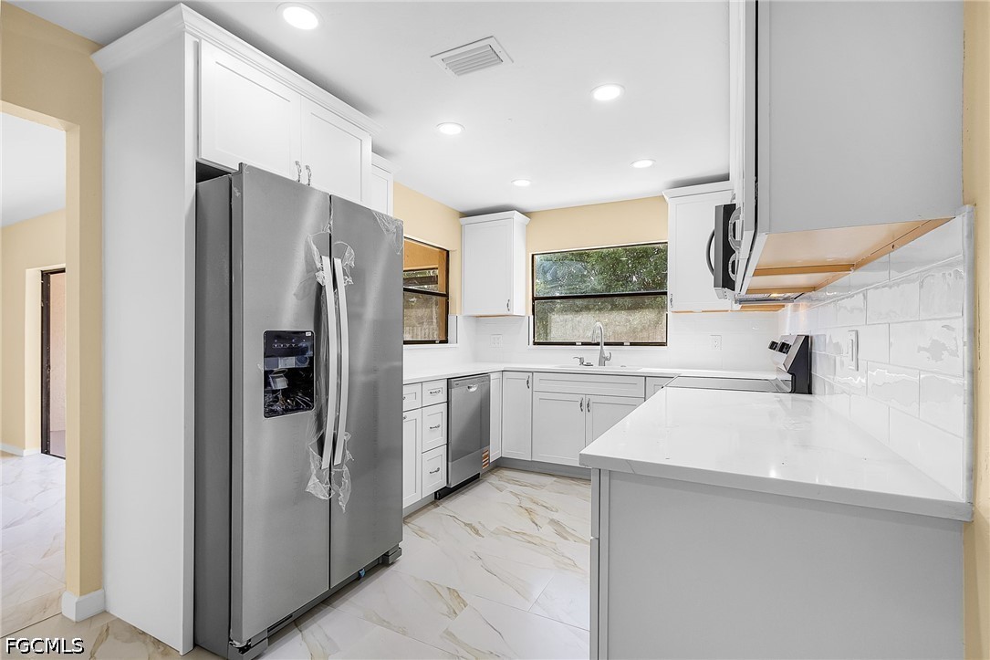 3 Bed SingleFamilyResidence for Sale in Cape Coral, photo 14