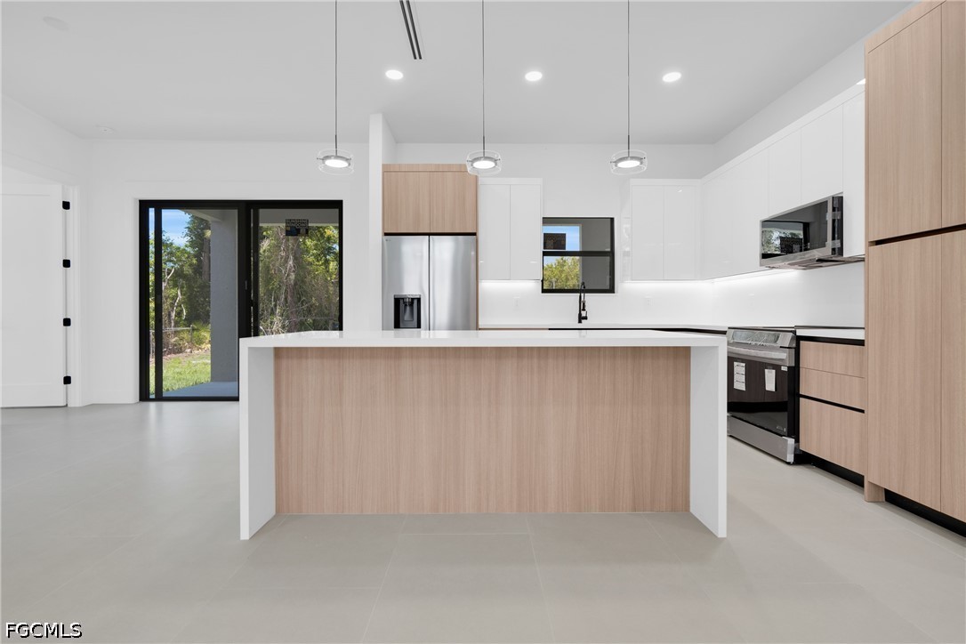 4 Bed SingleFamilyResidence for Sale in Lehigh Acres, photo 14