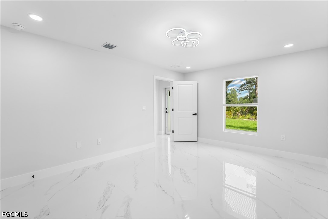 3 Bed SingleFamilyResidence for Sale in Lehigh Acres, photo 14