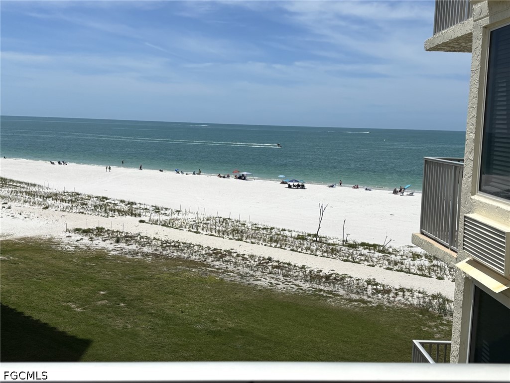 1 Bed Waterfront Home for Sale in Fort Myers Beach, photo 14
