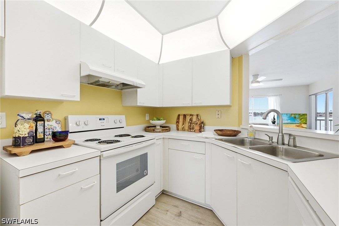 2 Bed Waterfront Home for Sale in Naples, photo 14