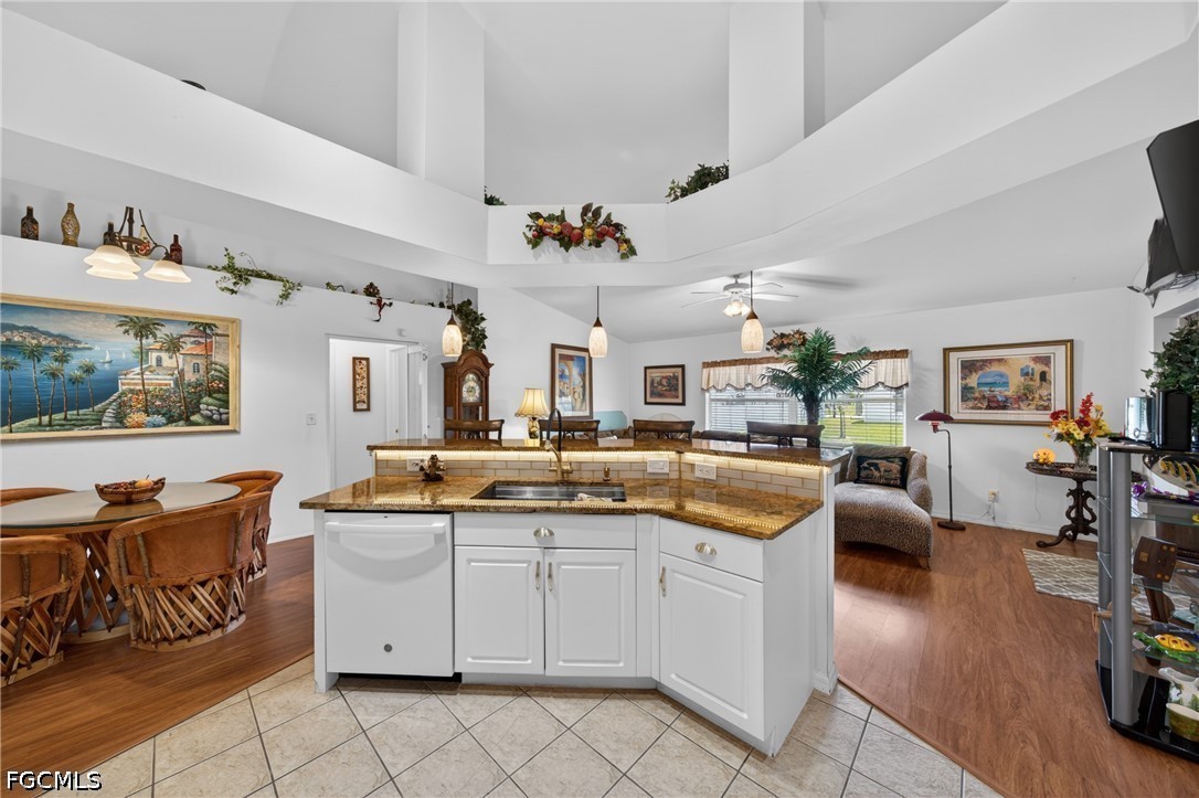 3 Bed SingleFamilyResidence for Sale in Cape Coral, photo 14