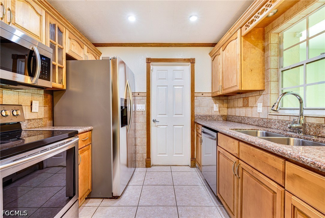 3 Bed SingleFamilyResidence for Sale in Fort Myers, photo 14