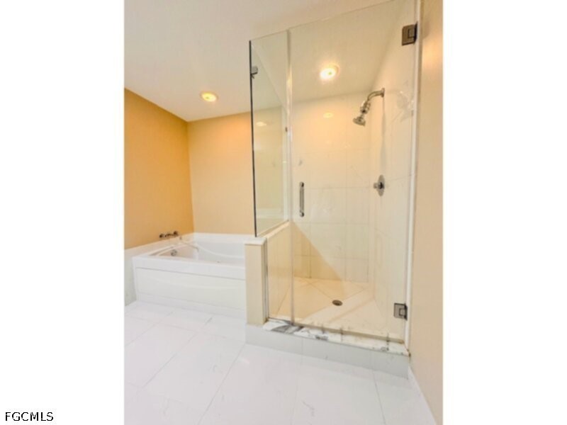 2 Bed Waterfront Home for Sale in Oasis, photo 14