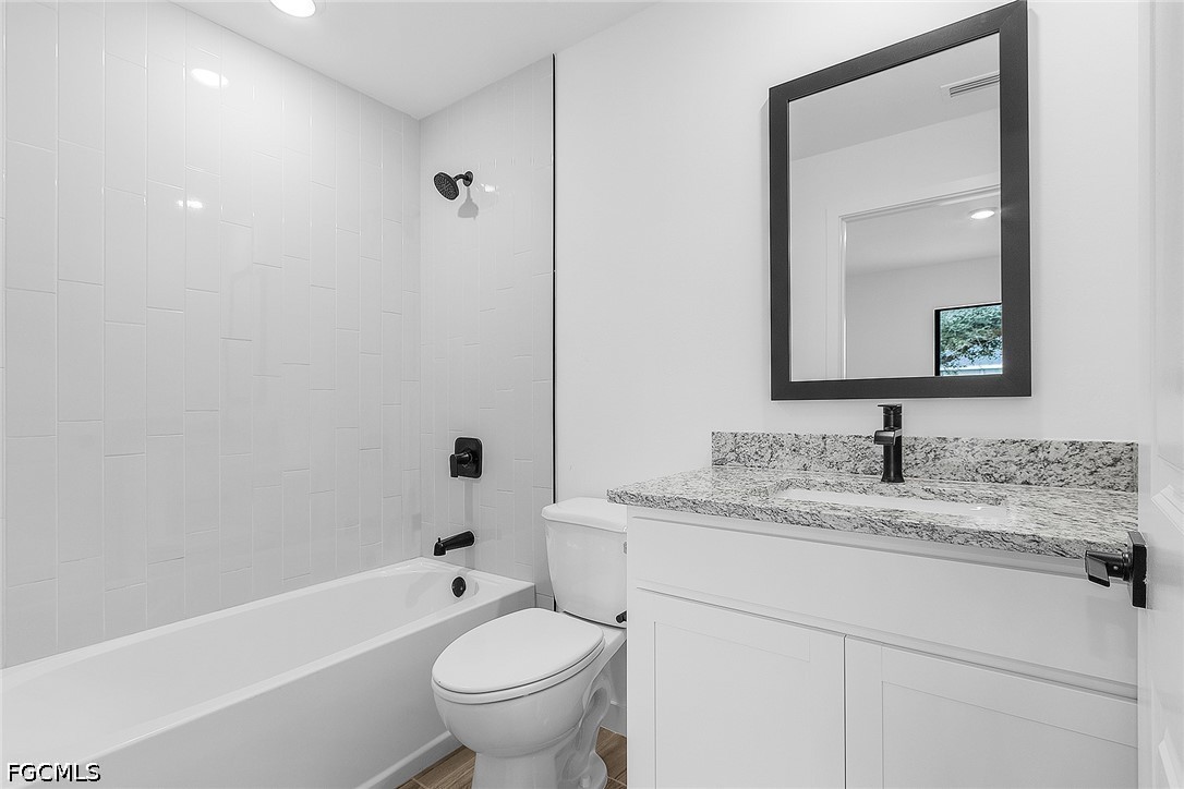 3 Bed SingleFamilyResidence for Sale in Mirror Lakes, FL — photo 14