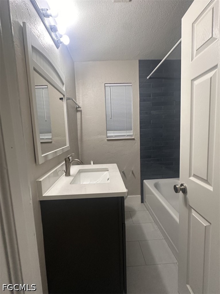 3 Bed SingleFamilyResidence for Sale in Fort Myers, photo 14