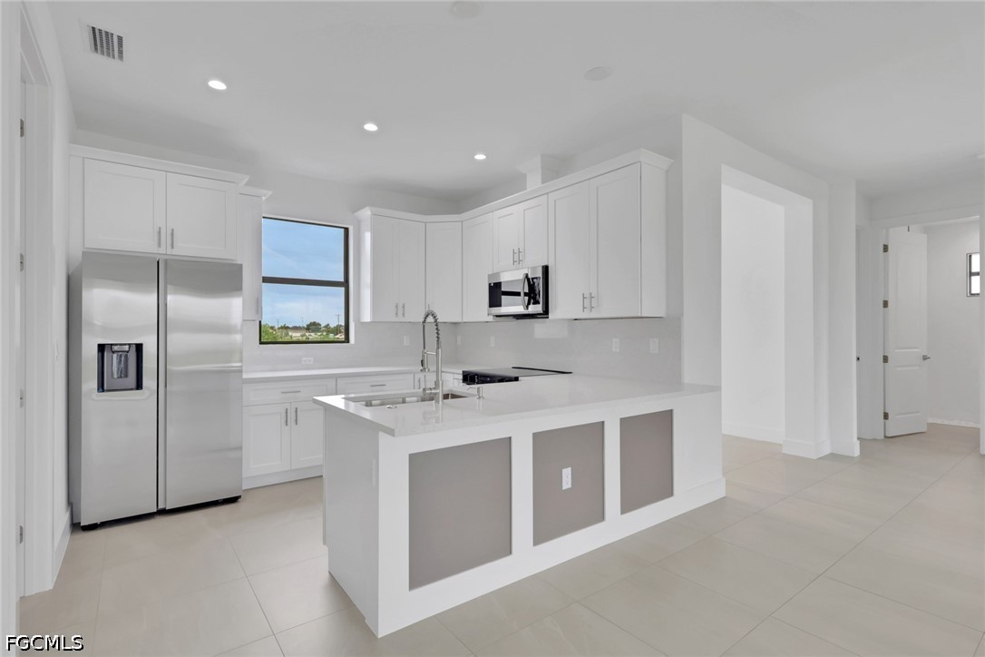3 Bed SingleFamilyResidence for Sale in Cape Coral, photo 14