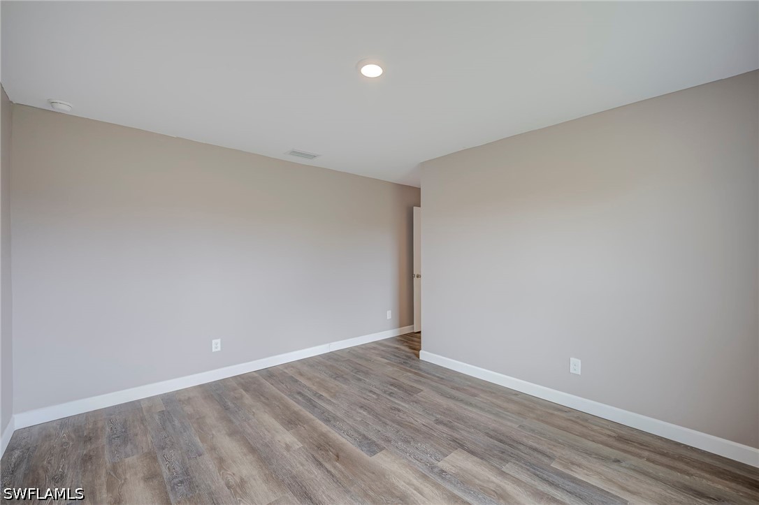 3 Bed SingleFamilyResidence for Sale in Mirror Lakes, photo 14