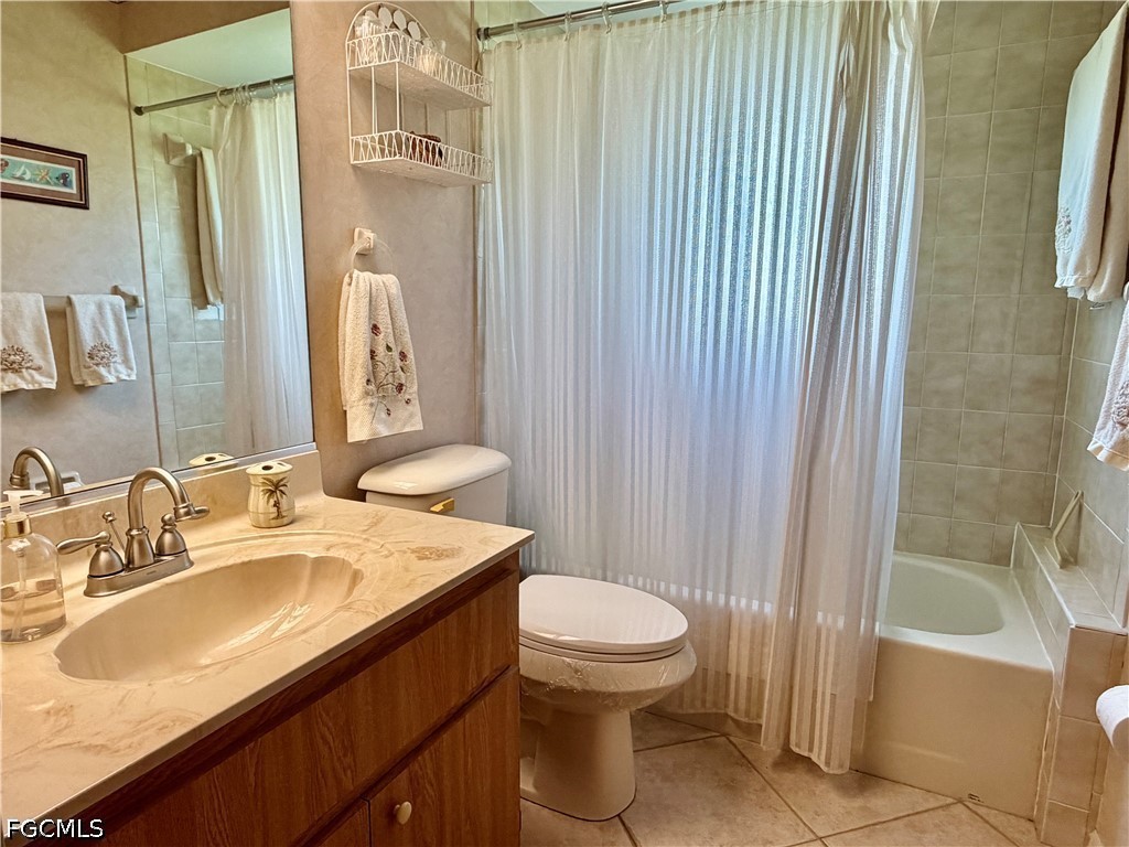 2 Bed SingleFamilyResidence for Sale in North Fort Myers, photo 14
