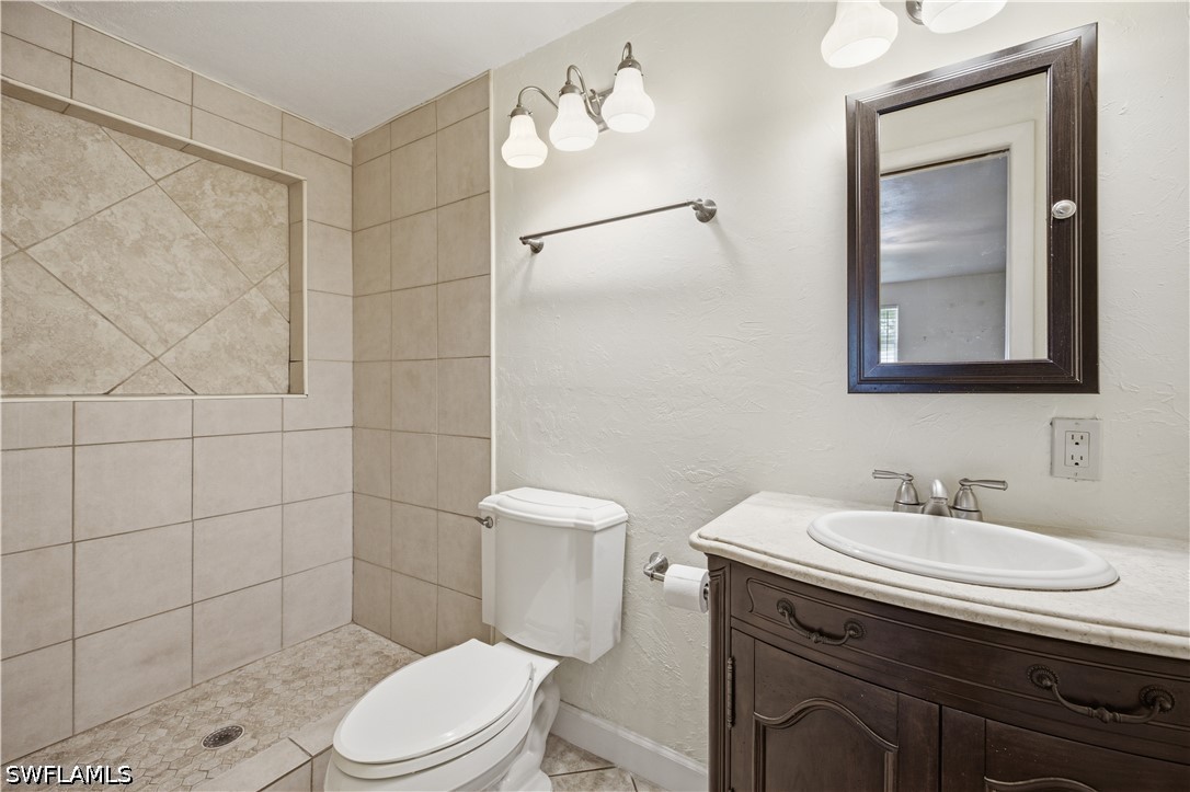 3 Bed Pool Home for Sale in Fort Myers Villas, photo 14