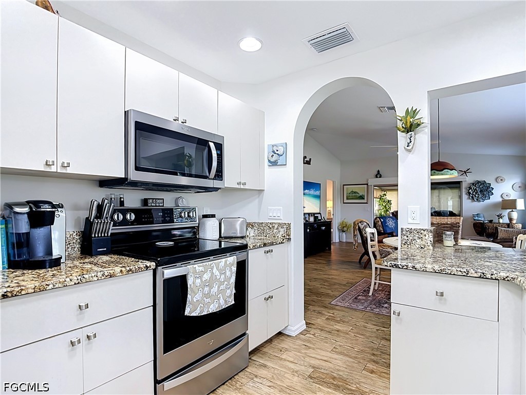 2 Bed SingleFamilyResidence for Sale in North Fort Myers, FL — photo 14