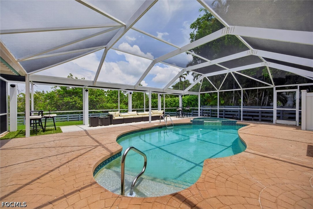 4 Bed Pool Home for Sale in Sanibel, FL, $1,375,000 — photo 14