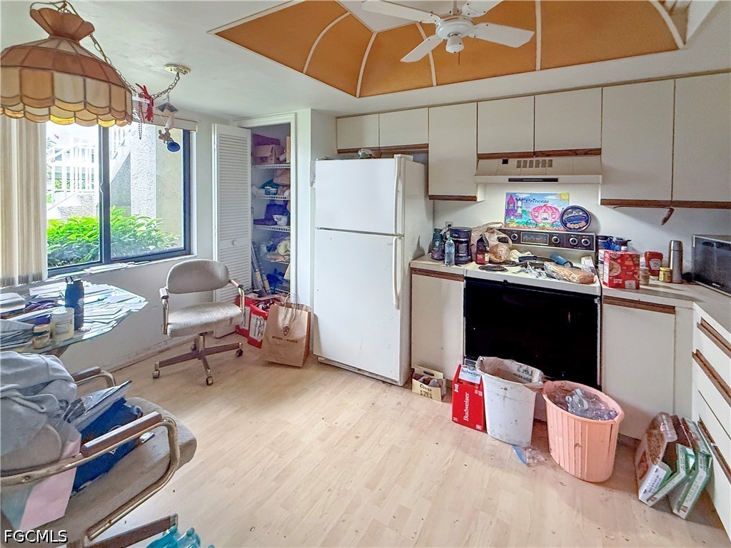 2 Bed Condominium for Sale in Fort Myers, FL, $110,000 — photo 14