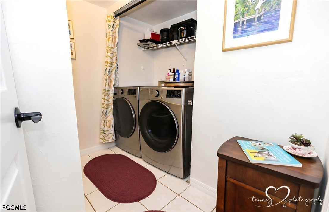 2 Bed SingleFamilyResidence for Sale in Fort Myers, FL — photo 14