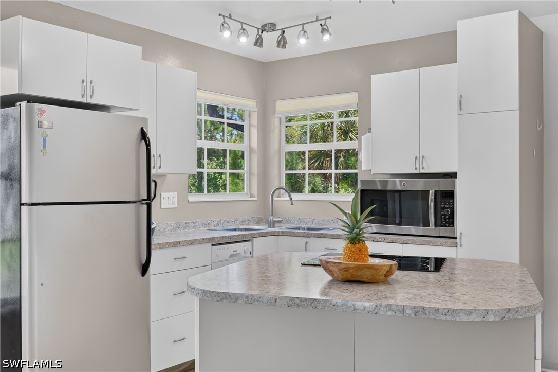 1 Bed SingleFamilyResidence for Sale in Naples, FL, $1,700 — photo 14