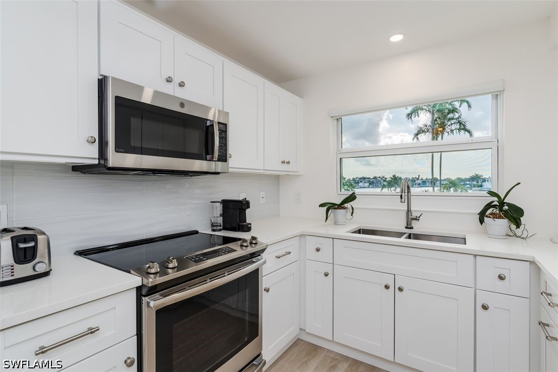 3 Bed Waterfront Home for Sale in La Maison Club, FL, $5,900 — photo 14