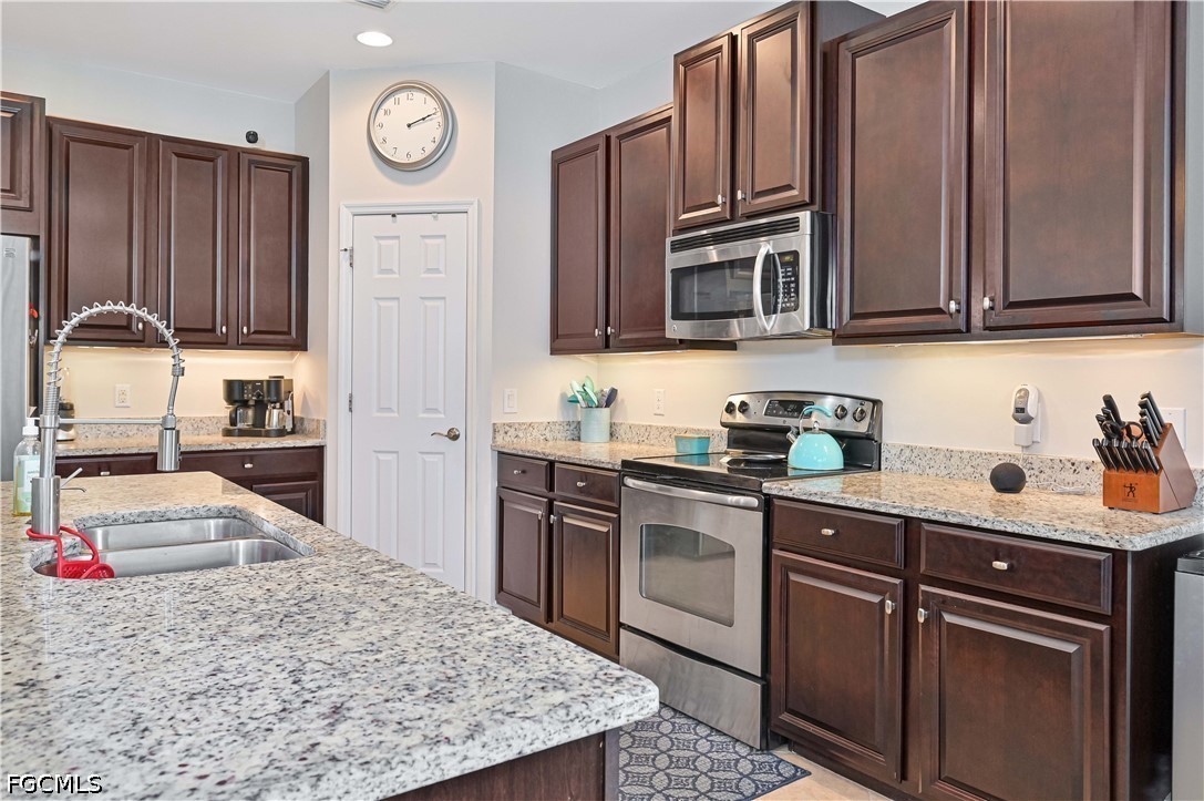 4 Bed Waterfront Home for Sale in Banyan Bay, FL, $394,000 — photo 14