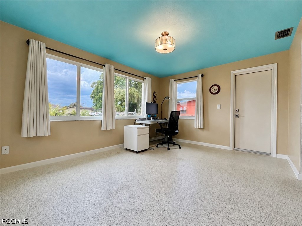 2 Bed SingleFamilyResidence for Sale in Wedgewood, photo 14
