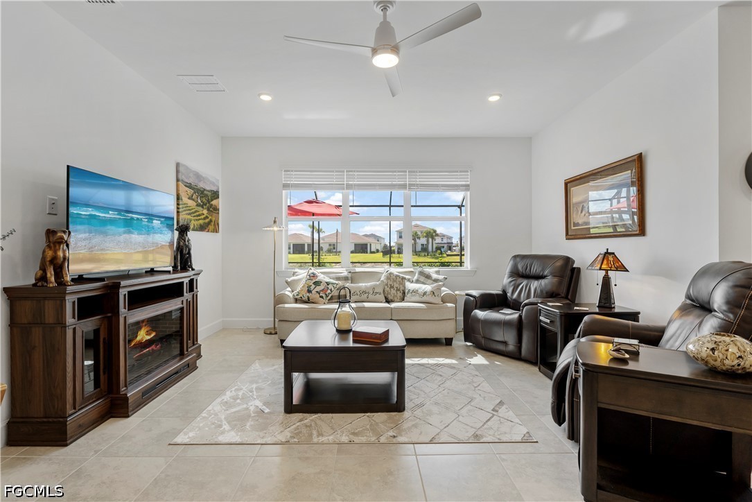 3 Bed Pool Home for Sale in Verde, photo 14