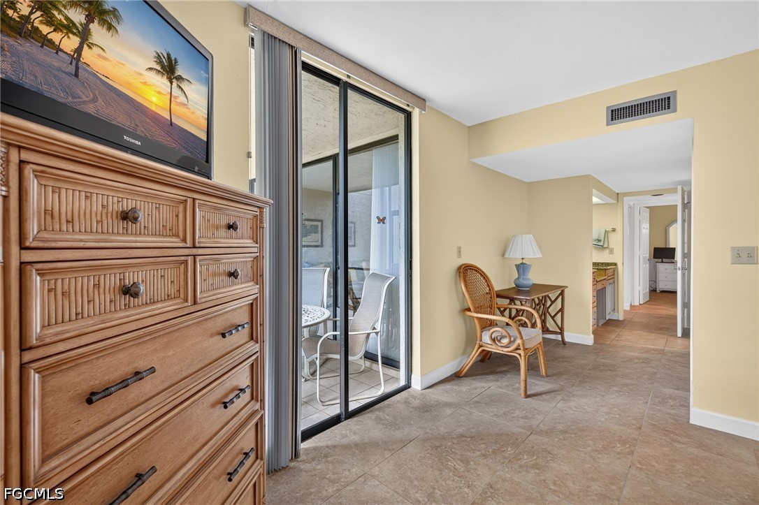 2 Bed Waterfront Home for Sale in Fort Myers, photo 14