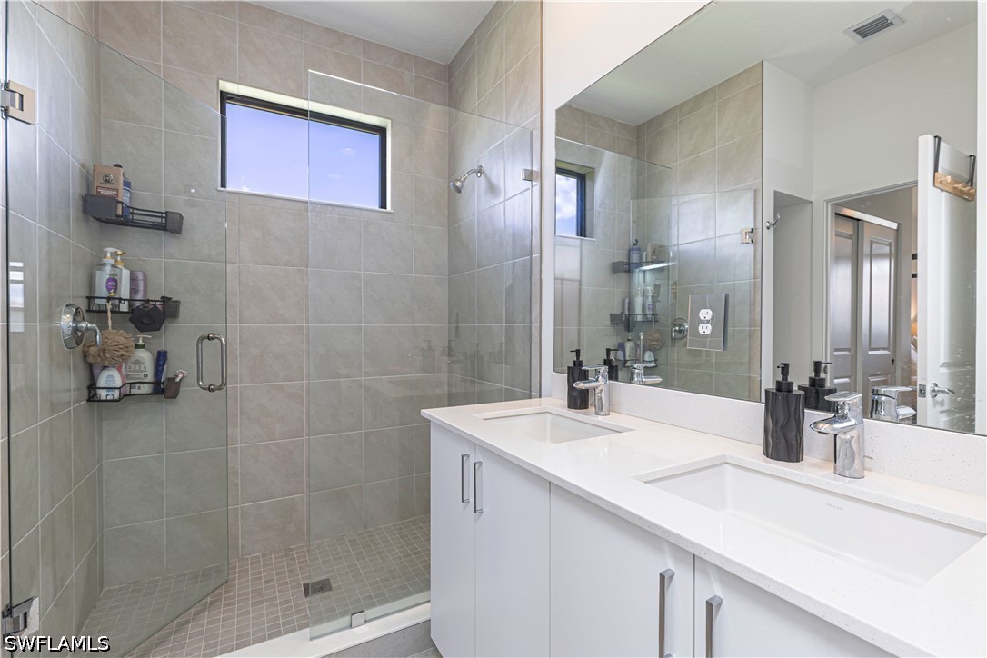 3 Bed SingleFamilyResidence for Sale in Silverwood, FL — photo 14