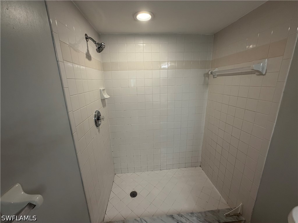 2 Bed Condominium for Sale in Pine Haven Condo, FL, $1,650 — photo 14