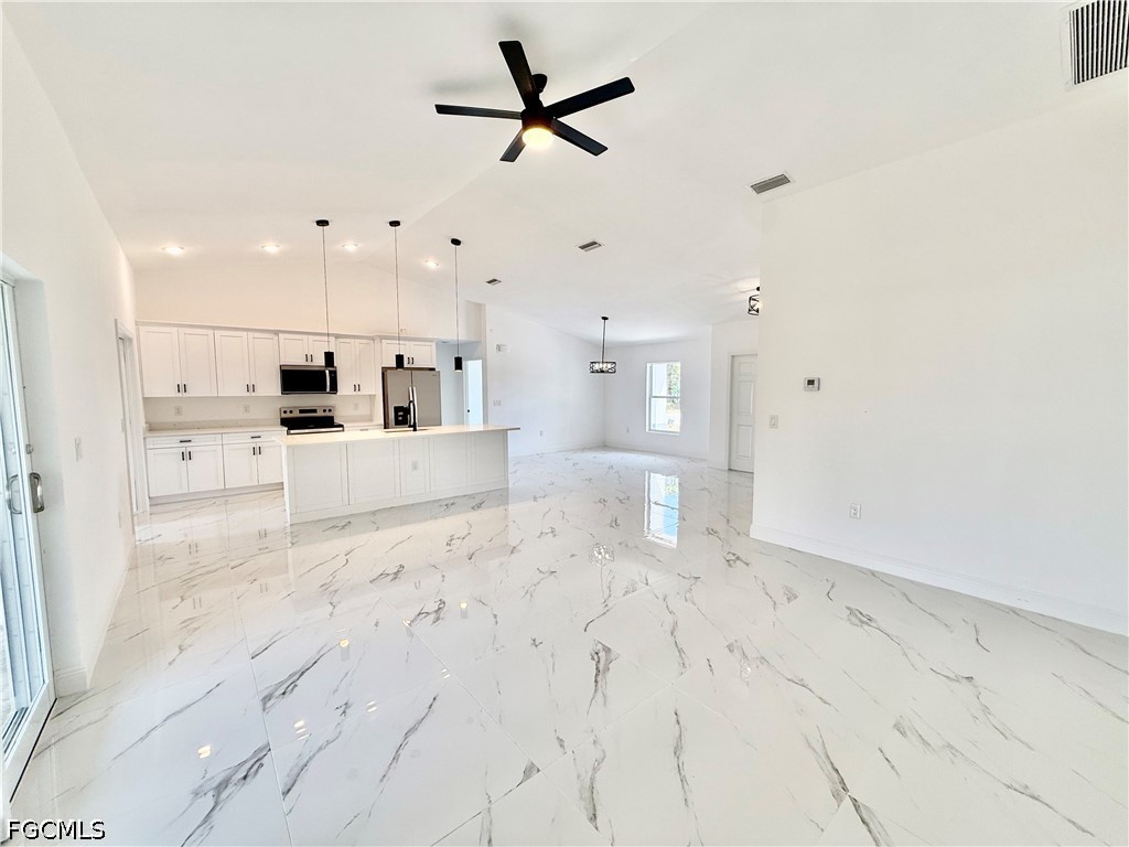 3 Bed SingleFamilyResidence for Sale in Lehigh Acres, photo 14