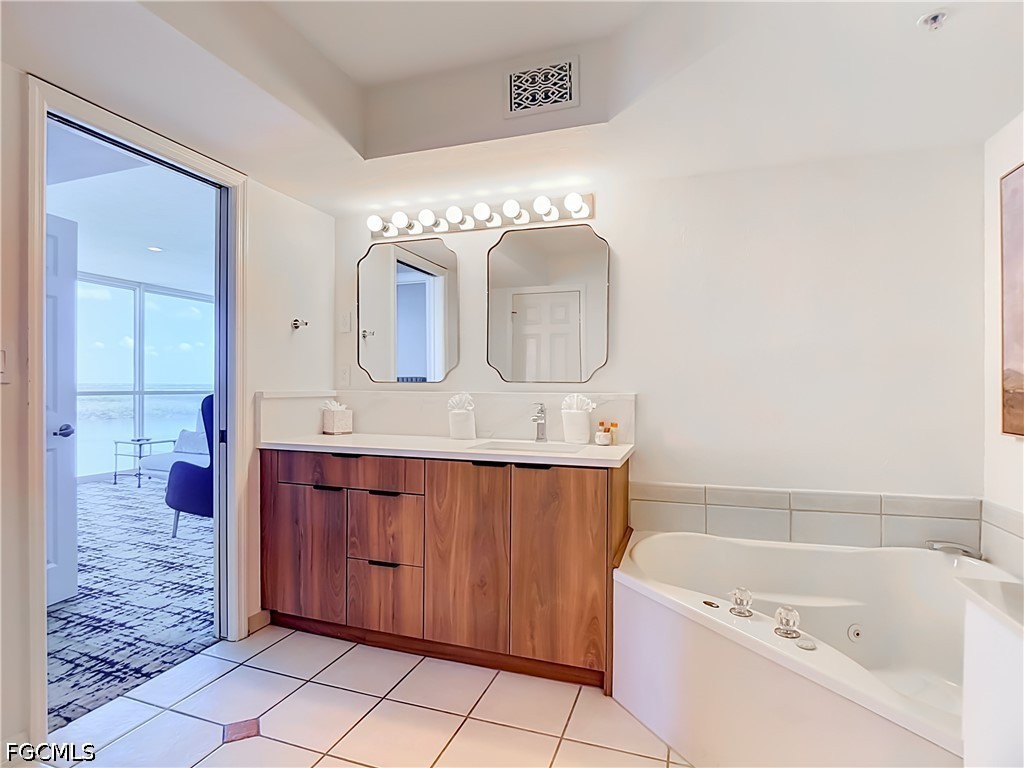 1 Bed Waterfront Home for Sale in Fort Myers Beach, photo 14