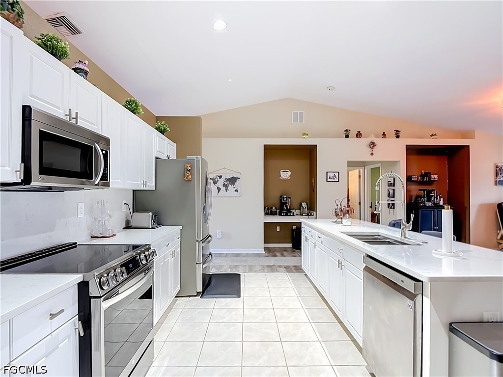 3 Bed SingleFamilyResidence for Sale in Cape Coral, photo 14