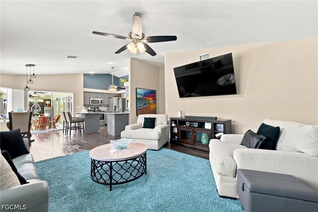 3 Bed Pool Home for Sale in Meadowbrook, photo 14