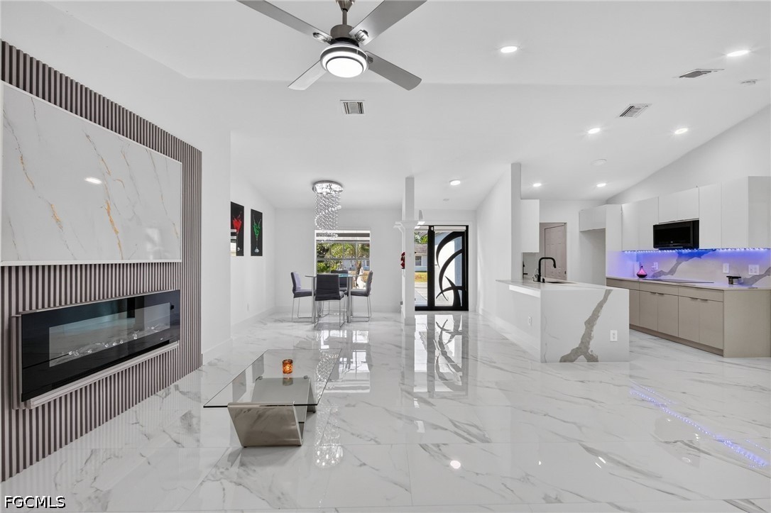 3 Bed SingleFamilyResidence for Sale in Lehigh Acres, photo 14