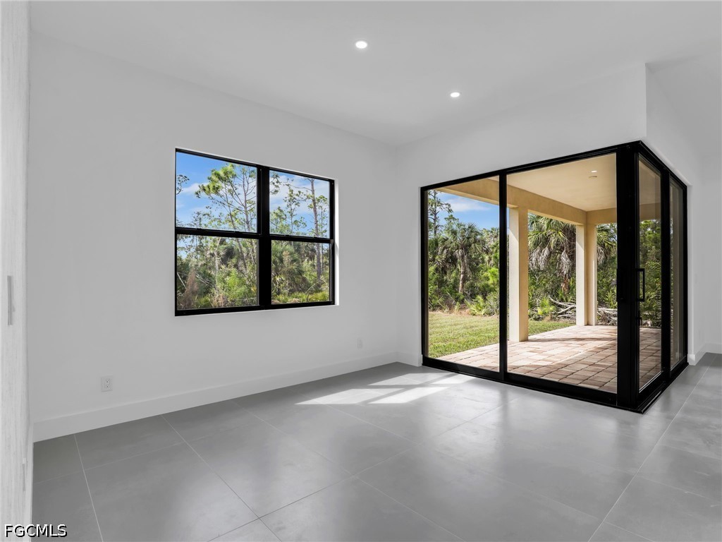 3 Bed SingleFamilyResidence for Sale in East Englewood, photo 14