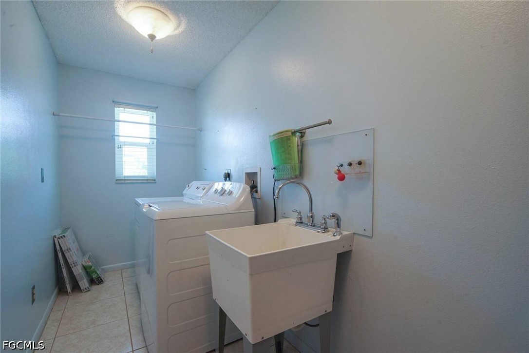 3 Bed SingleFamilyResidence for Sale in Cape Coral, photo 14