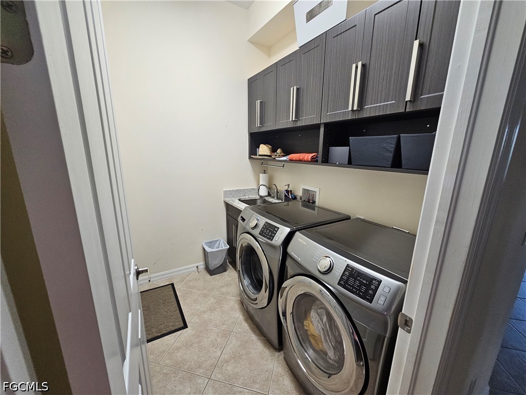 2 Bed Pool Home for Sale in Westminster, photo 14