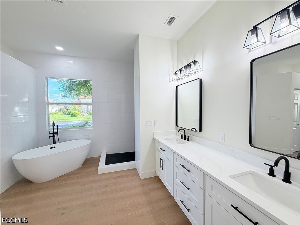 3 Bed SingleFamilyResidence for Sale in Coco Bay, photo 14