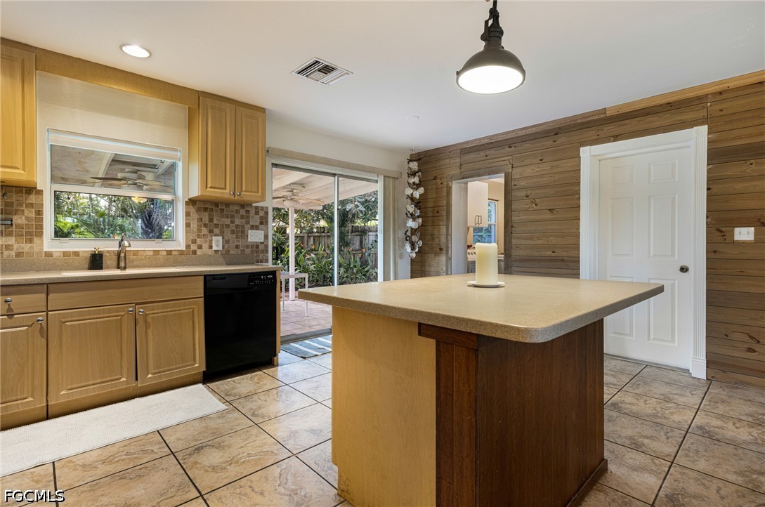 3 Bed SingleFamilyResidence for Sale in San Carlos Park, photo 14