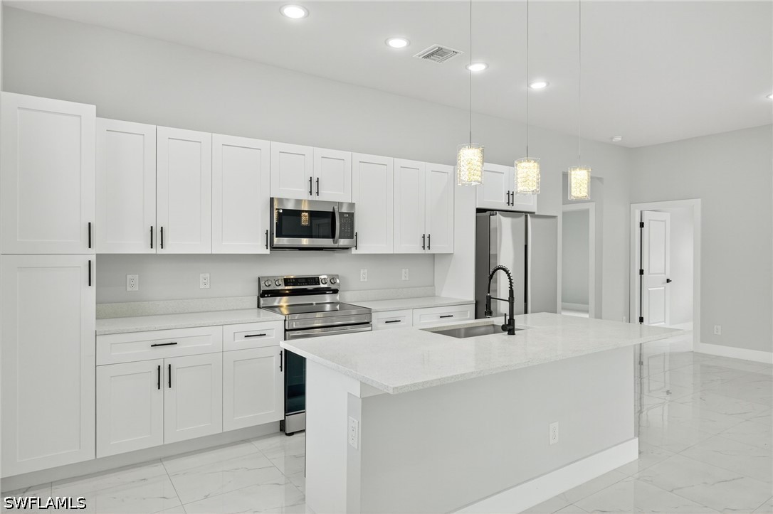 4 Bed SingleFamilyResidence for Sale in Lehigh Acres, photo 14