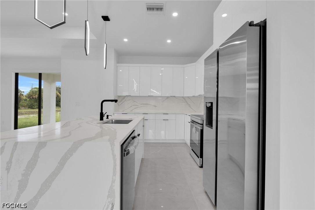 4 Bed SingleFamilyResidence for Sale in Lehigh Acres, photo 14