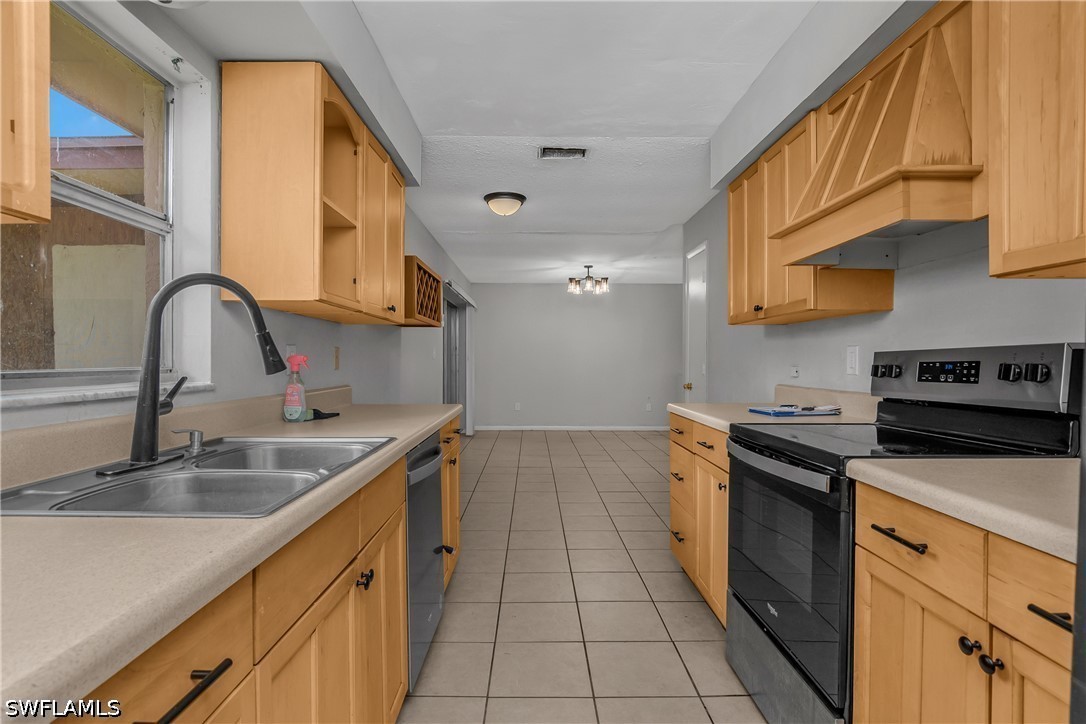 3 Bed SingleFamilyResidence for Sale in Fort Myers, photo 14
