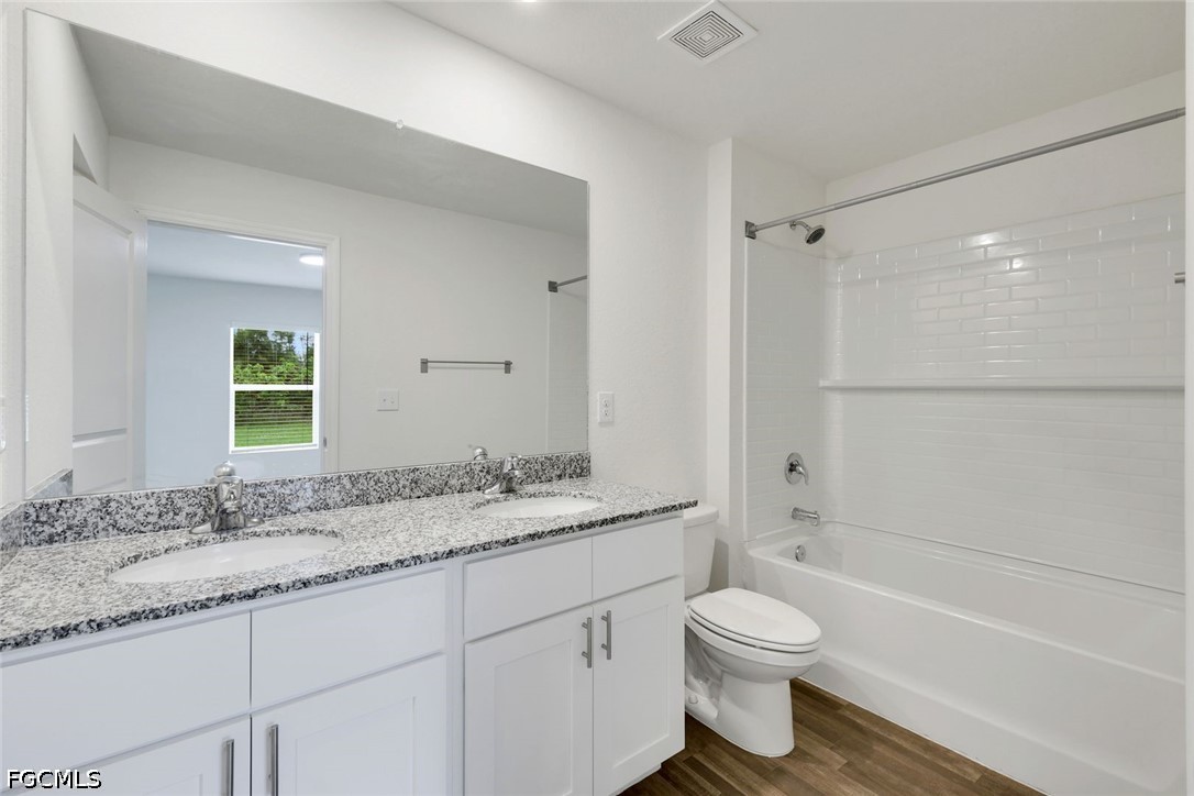4 Bed SingleFamilyResidence for Sale in Cape Coral, photo 14