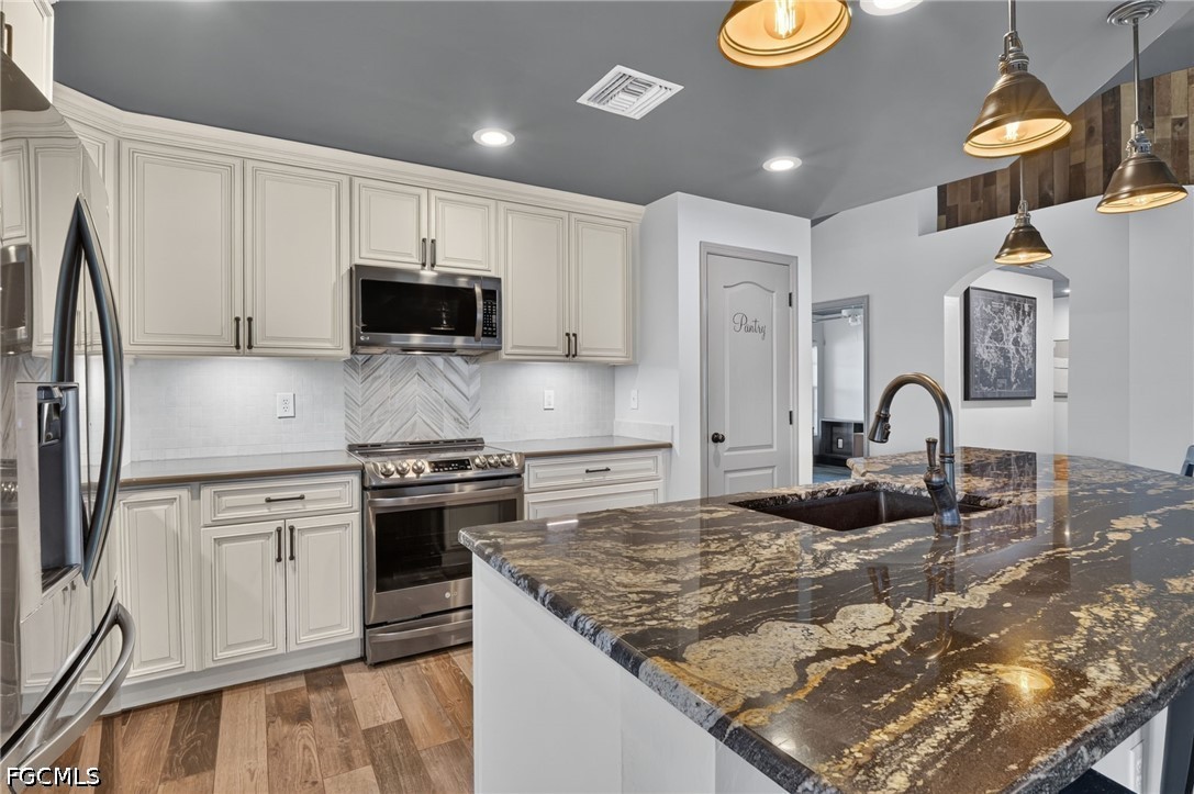 3 Bed SingleFamilyResidence for Sale in Cape Coral, photo 14