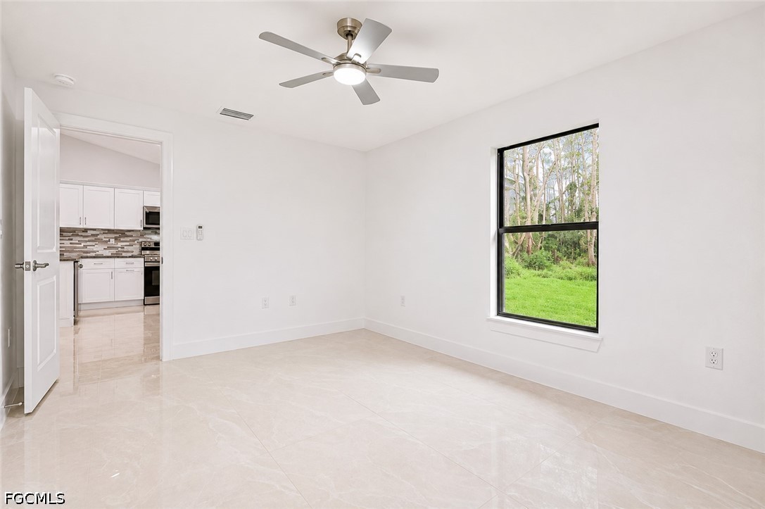 3 Bed SingleFamilyResidence for Sale in Lehigh Acres, photo 14